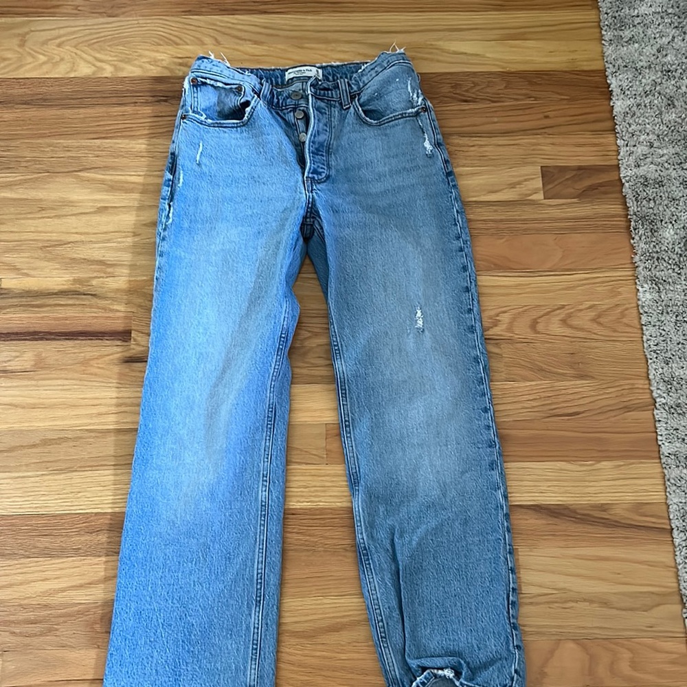 Abercrombie medium wash jean